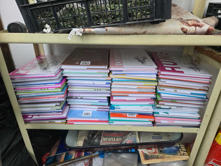 Colectia "Descopera Filozofia" completa 64 carti, inca in ambalaj