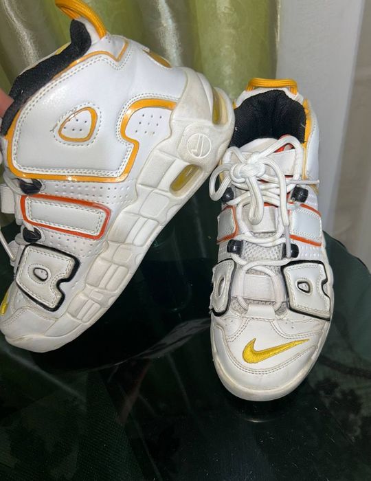 Кроссовки в отличном состоянии 38-39размер