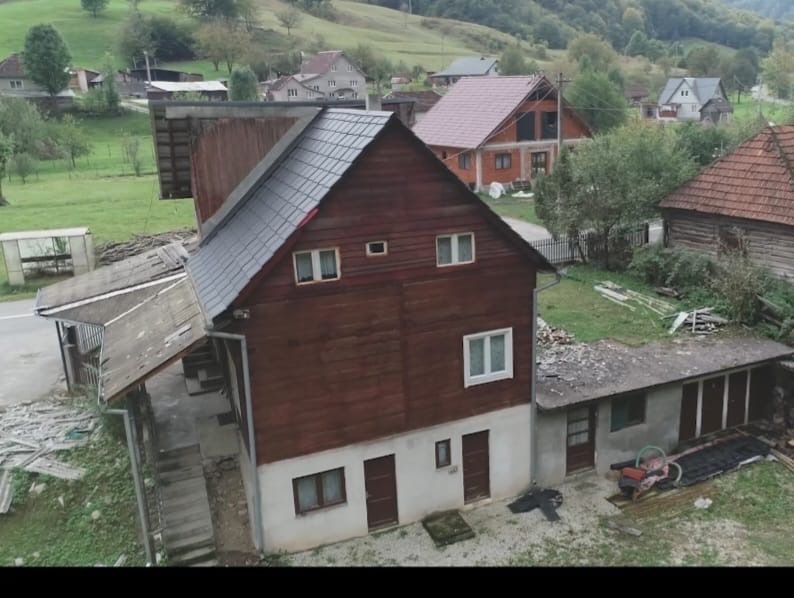 Vând /Schimb Cabană la munte- Baraj Leșu
