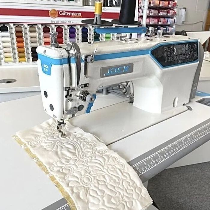 Продается швейная машинка Jack A6f шагающая