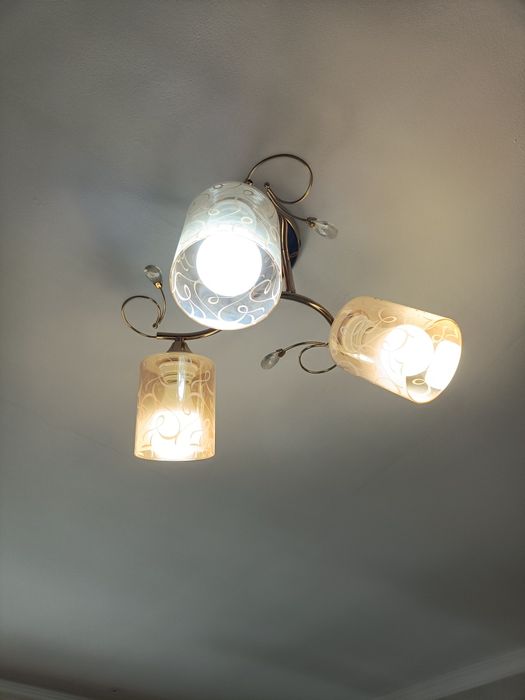 Продам люстры отличные недорого