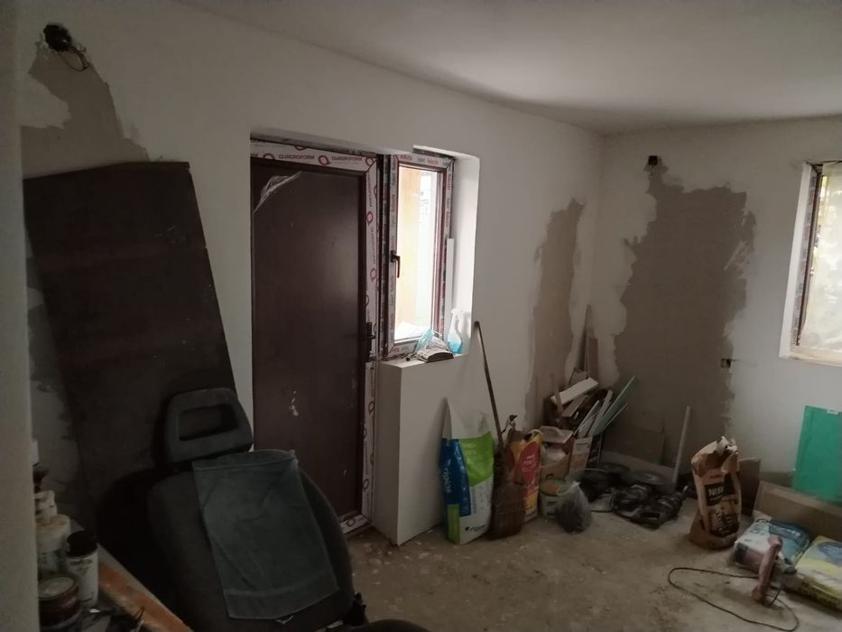 Vând casa în Simeria