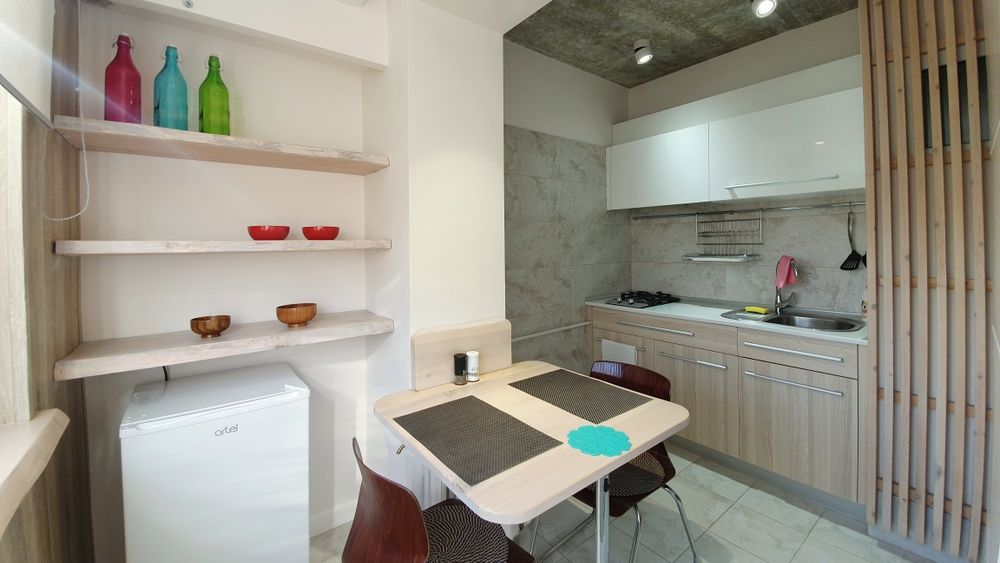 Сдаю квартиру посуточно, м.Космонавтов. Центр, чисто, мак. на 2х чел .