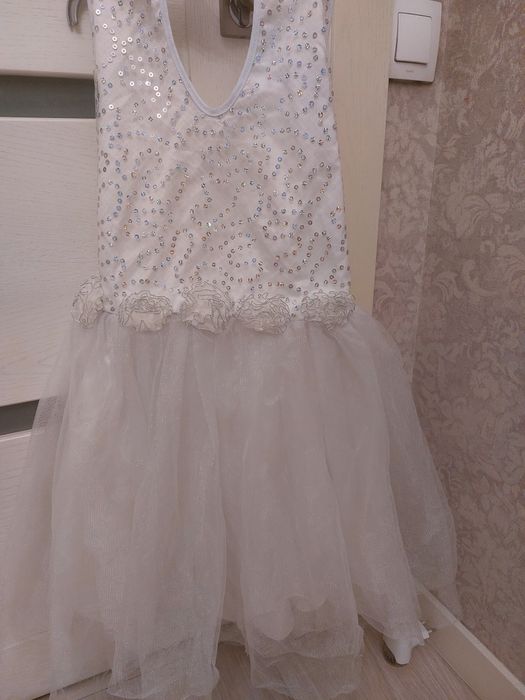 Платье нарядное для девочки на 9- 10 лет