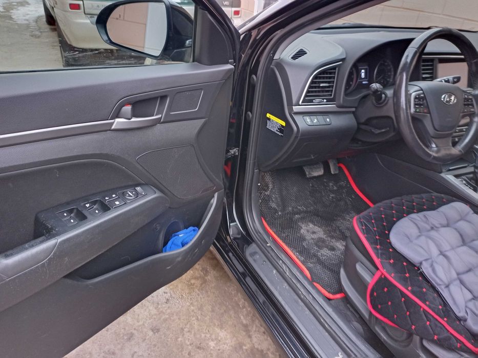Hyundai Elantra 2017 г.