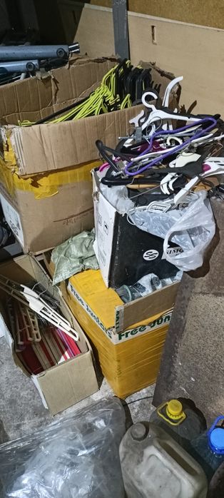 Продам вешалки разные