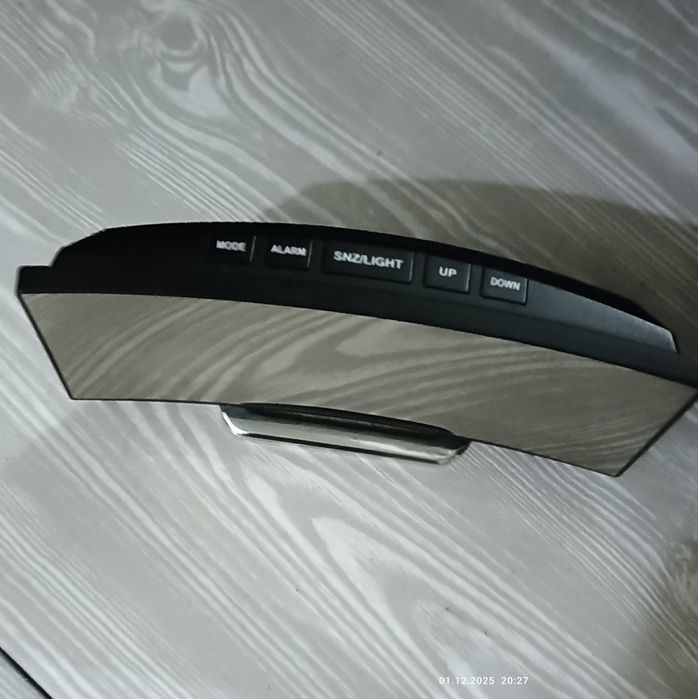 Продам    электроные часы.