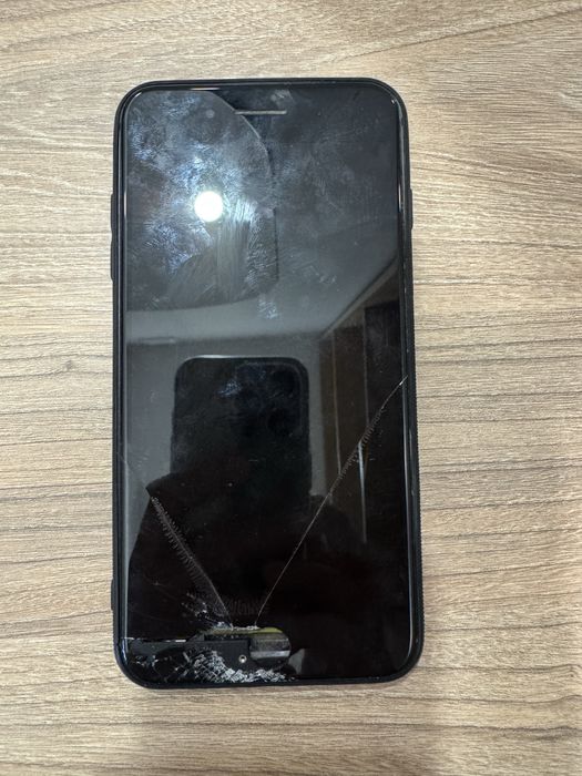 Продам Айфон 8+ 256гб