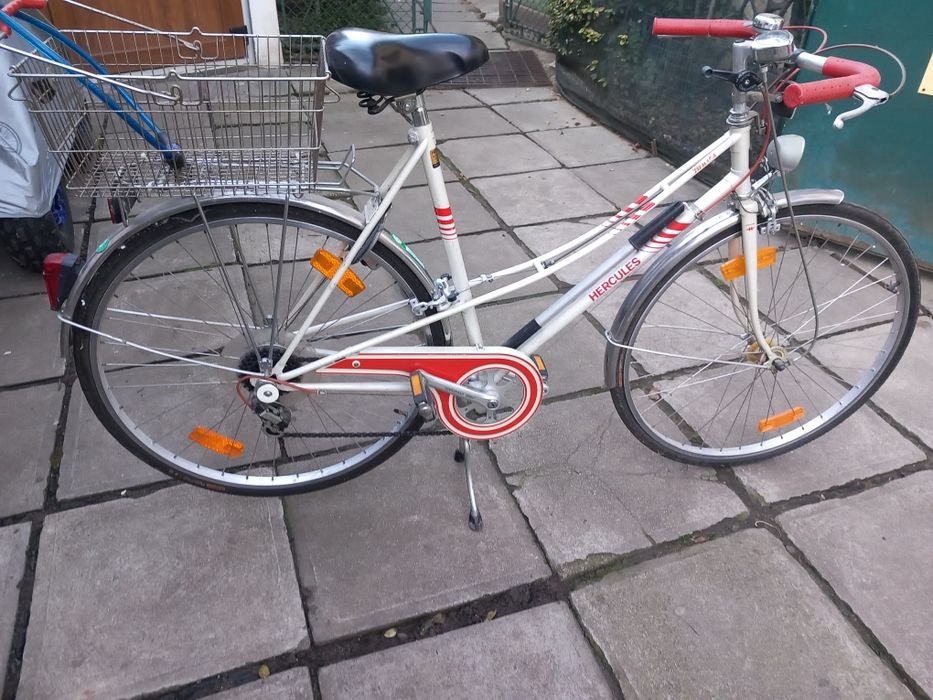 Bicicleta vintage marca Hercules și BMW