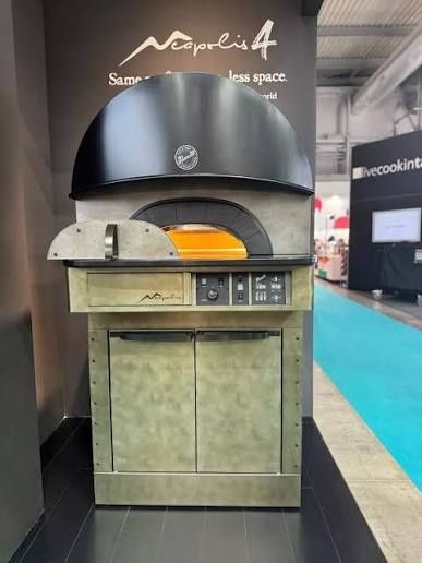 продается пицца печь из италии