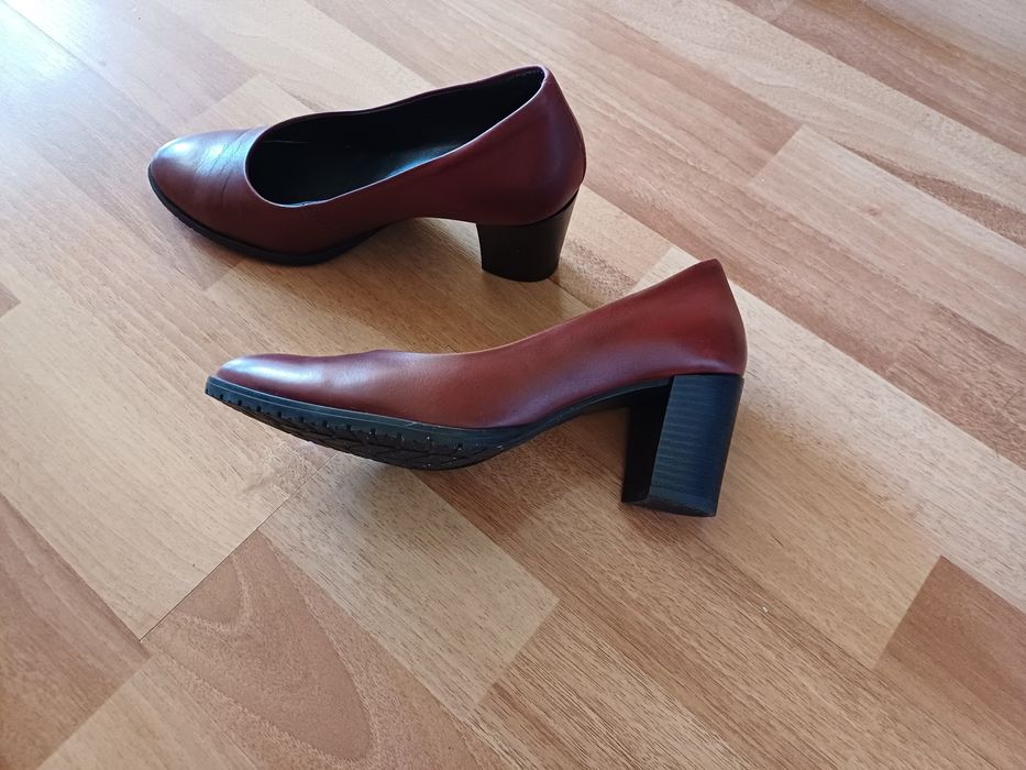 Продаётся туфли. Натуральная кожа.