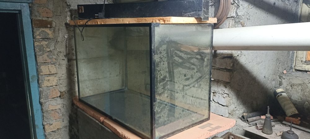 Аквариум продам б.у