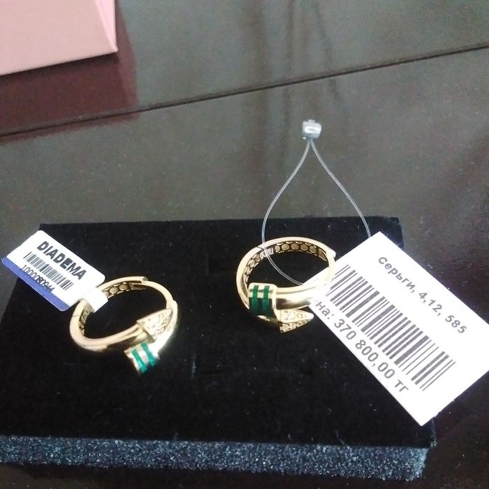 Продам новый золотые серьги эксклюзив
