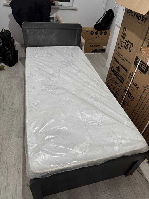 Продаю кровать, Bir kishilik karavot matras bilan sotiladi