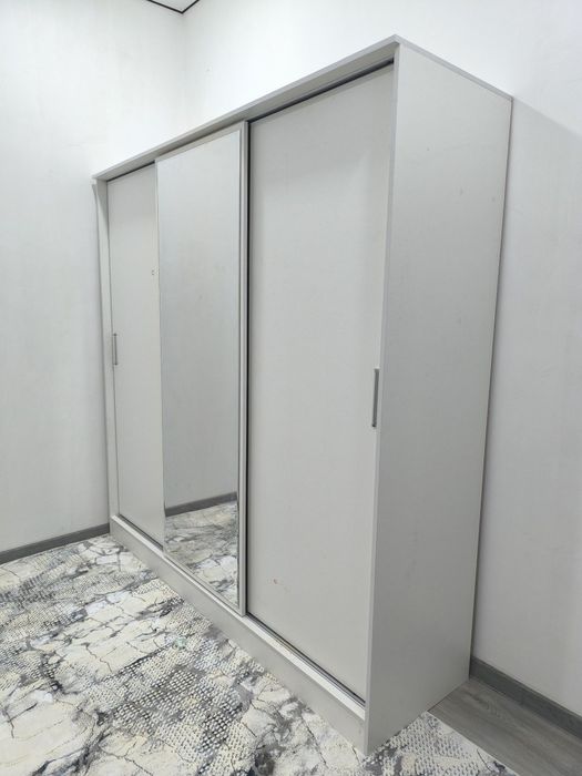 Shkaf sotiladi dastafka ustanovka bepul