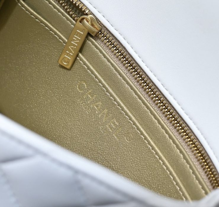 Geanta Chanel Timless Classique alb-pe stoc