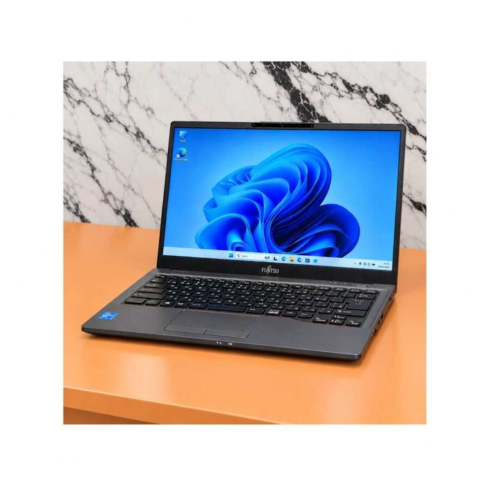 Laptop ultraportabil slim Fujitsu U7411 14-inch IPS Intel Core i5 1145G7 4.40GHz 16GB DDR4 3200MHz SSD NVME 256GB - tastatura retroiluminata