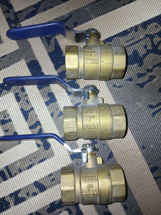 Продам новые краны.