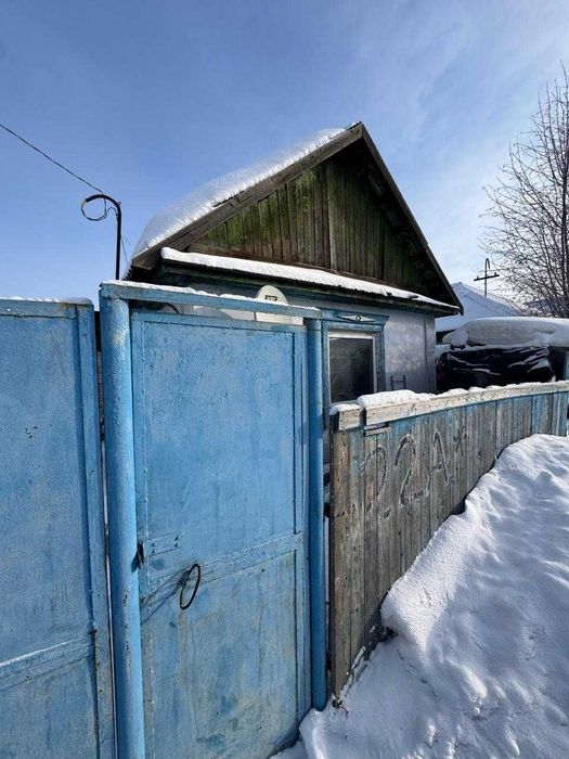 Продаётся двухкомнатный дом. ул. Карманова 22А