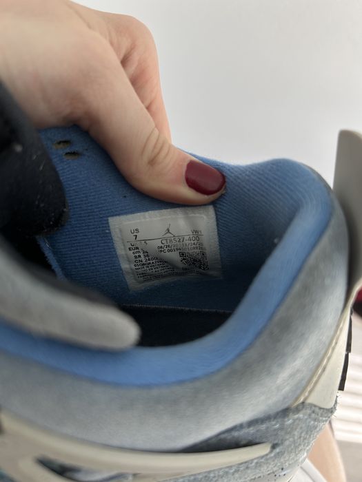 Jordan 4 Retro University Blue