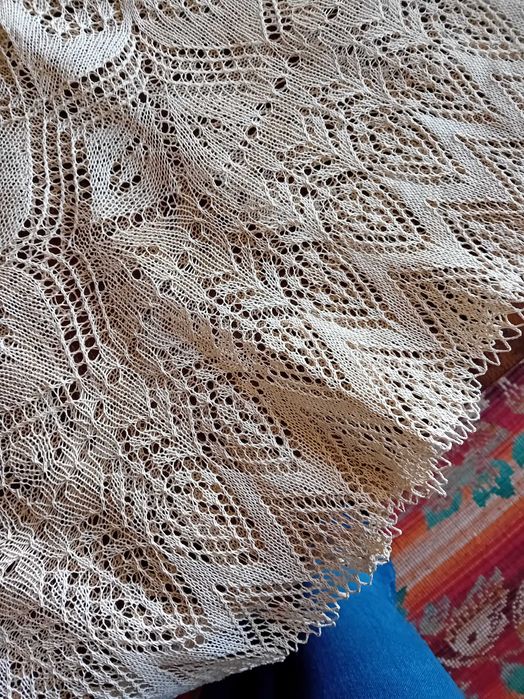 Ръчно плетена кувертюра за спалня