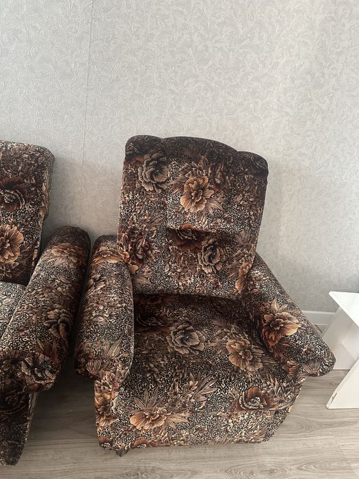 Мягкий уголок б/у срочно