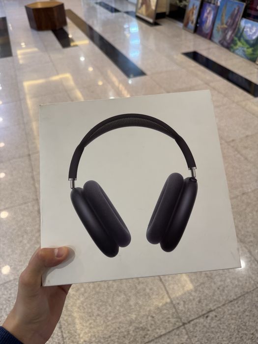 AirPods Max with Smart Case