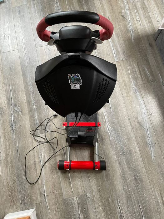 Volan ferrari xbox one + suport
700 lei