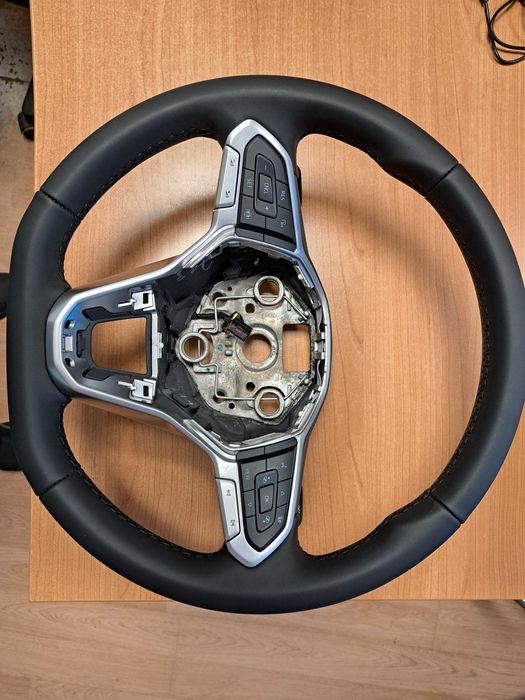 VW volan cu comenzi ca nou
