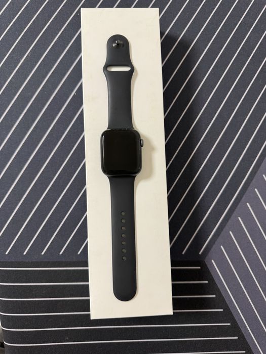 apple watch SE 44m