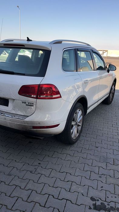 Dezmembram Volkswagen Touareg 3.0 TDI (CRC) din 2013