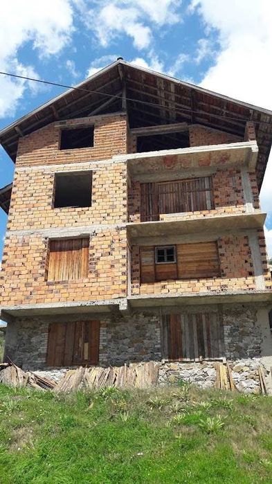 Продава се Къща в Пловдив, Гагарин - 550 кв.м за 137 €/кв.м - Снимка #4