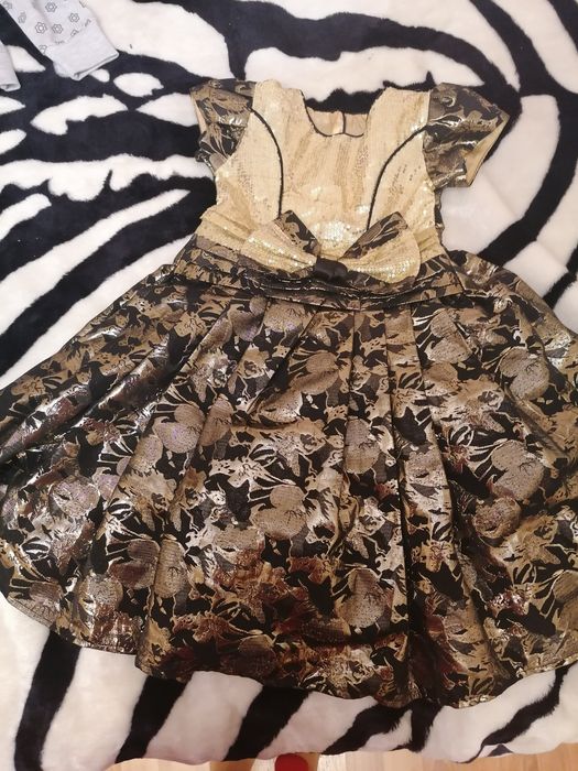 Продам платье на девочку