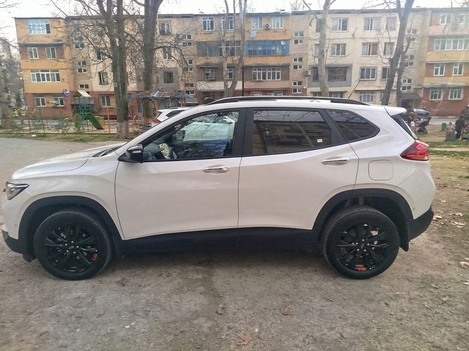 Tracker red line sotiladi