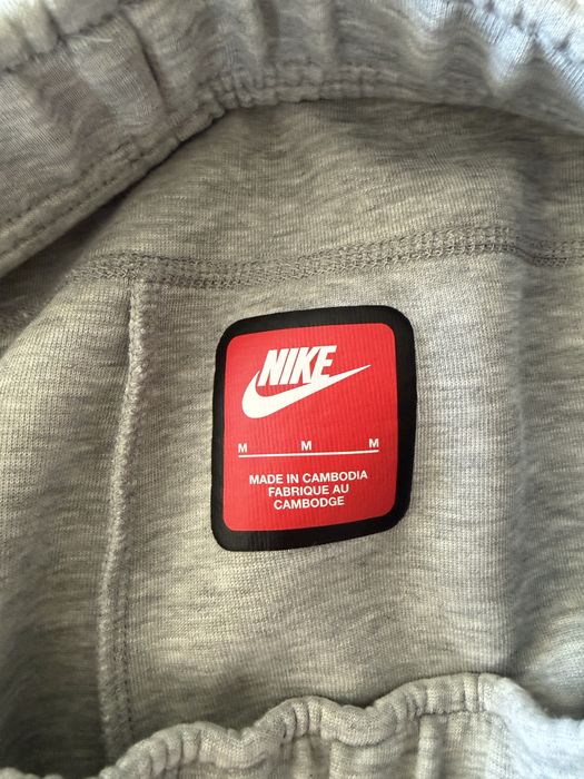 Pantaloni Nike Tech gri M originali
