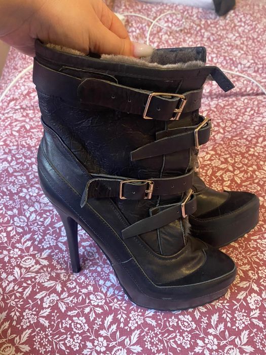Cizme Burberry imblanite din piele 38