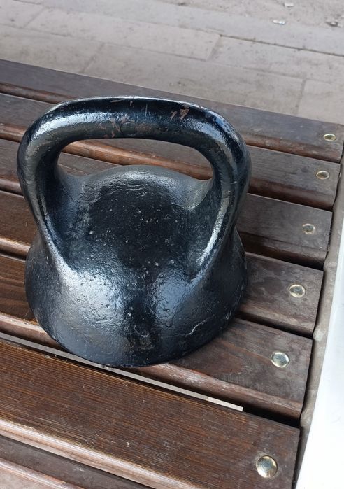 Гиря 16 кг . Чугунная