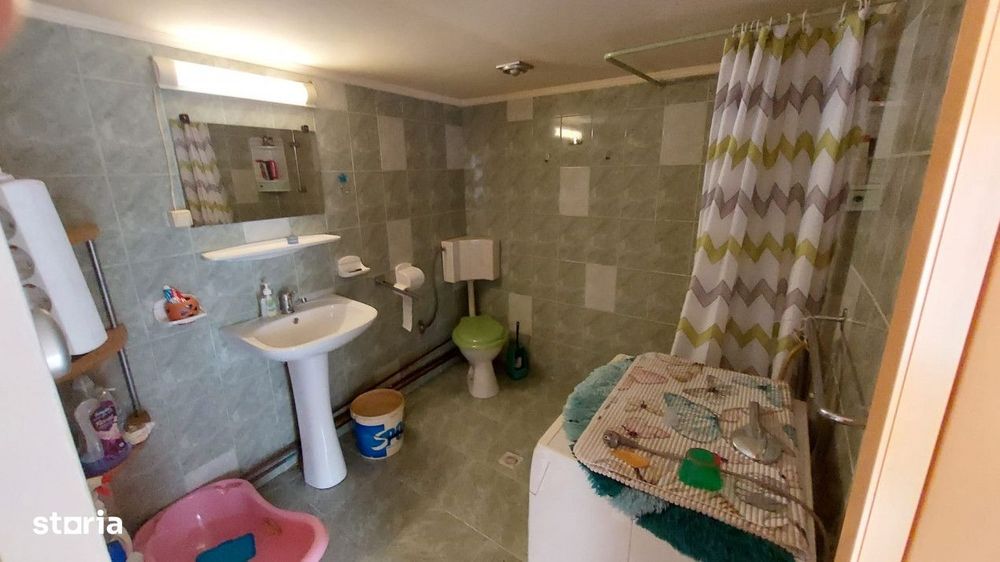 Apartament 5 camere la casa zona ultracentrala in Cisnadie