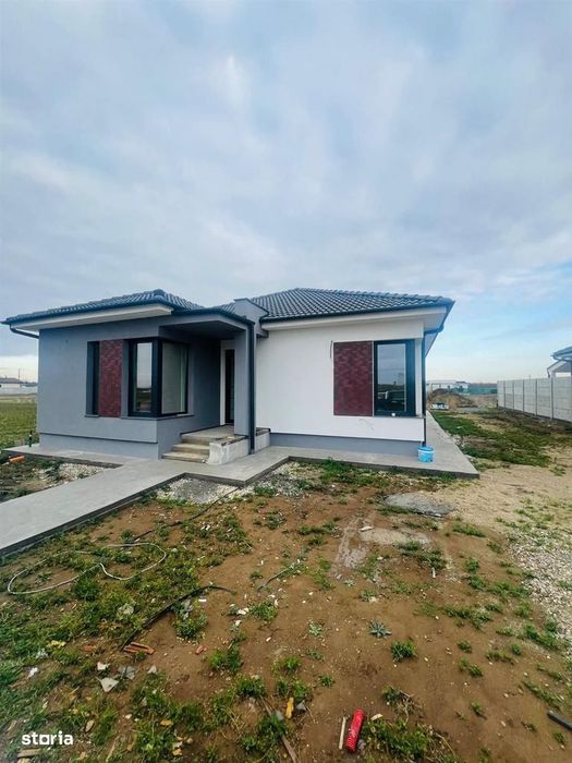 Casa partial finisata in Santandrei