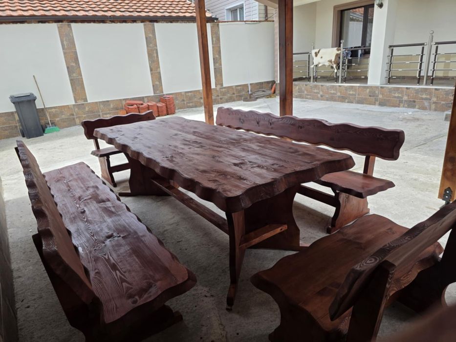 Маса с жив ръб материал е бял бор