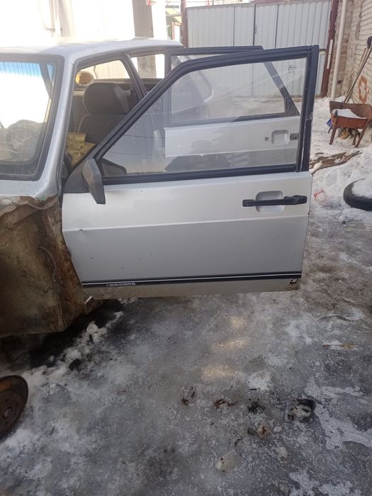 Продам двери и дверные карты на ваз