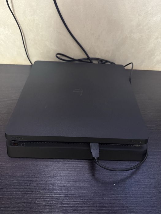 PS4 Slim +manetă+jocuri