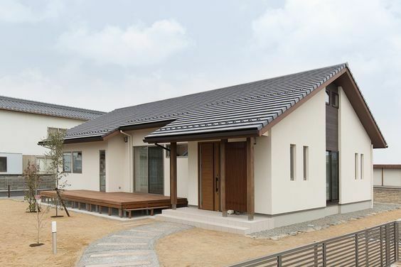 Executam case pe structura metalica invelite cu panouri sandwich