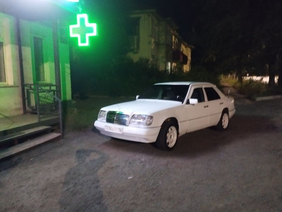 Продам Мерседес 124 е220