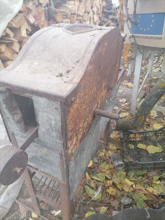 Vând Mașina de bătut porumbul veche CSERNAHEVIZ  ȘI PENTRU PIESE