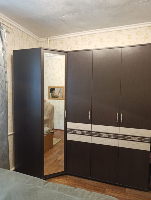 Продаю угловой шкаф