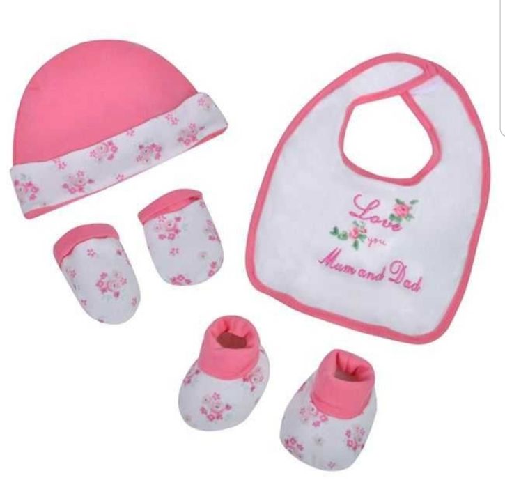 Подаръчен комплект за бебе, бебешки комплект