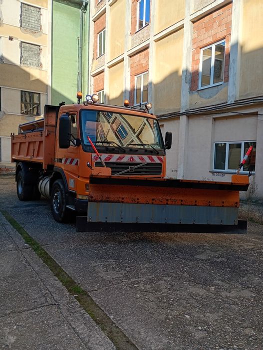 Vând.volvo basculabil cu lama și sărăriță