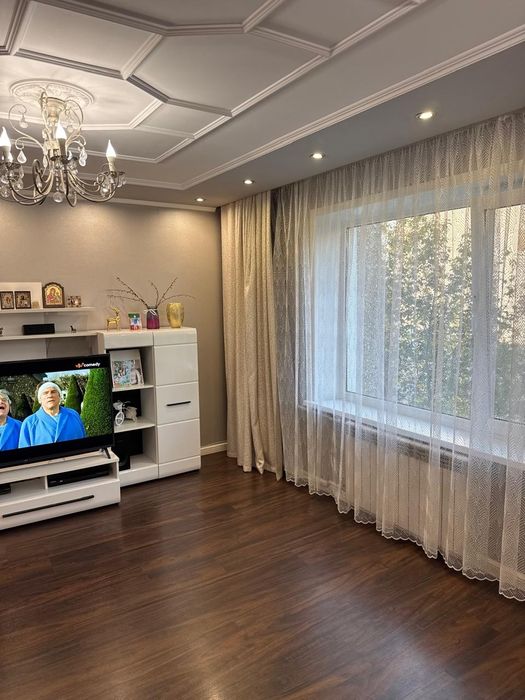 Продам 4х ком квартиру центр 100квм.