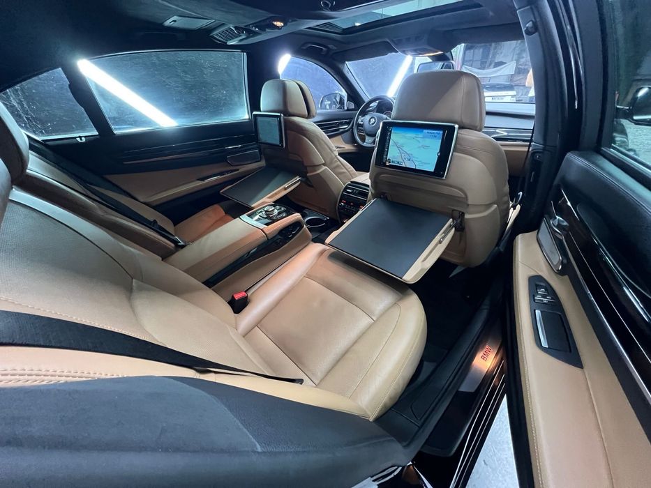 Bmw seria 7      750 L F02